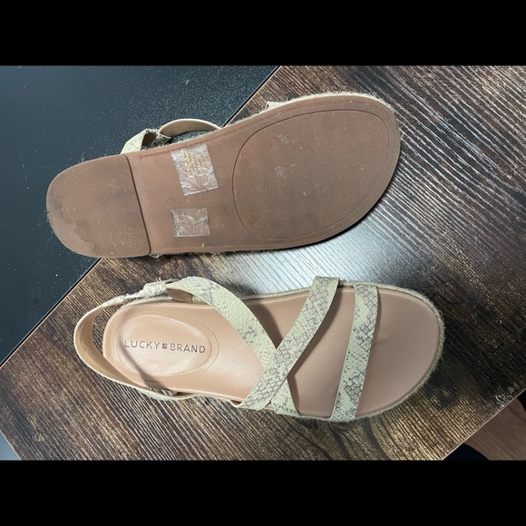 Causal Comfortable and Stylish Sandals - Picture 3 of 3